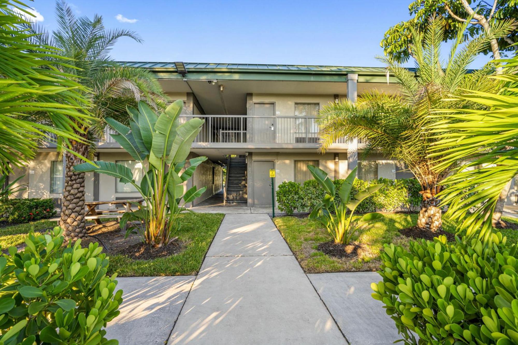 Aparthotel Bay Breeze South Bradenton Esterno foto