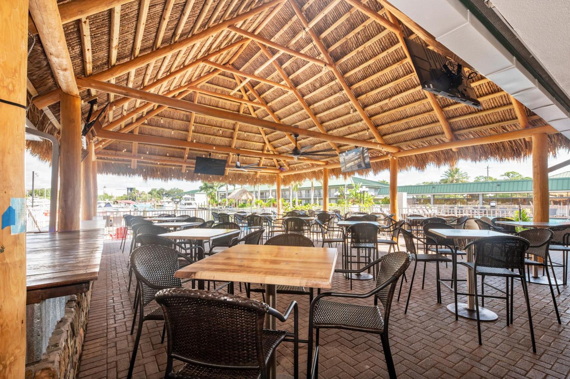 Aparthotel Bay Breeze South Bradenton Esterno foto