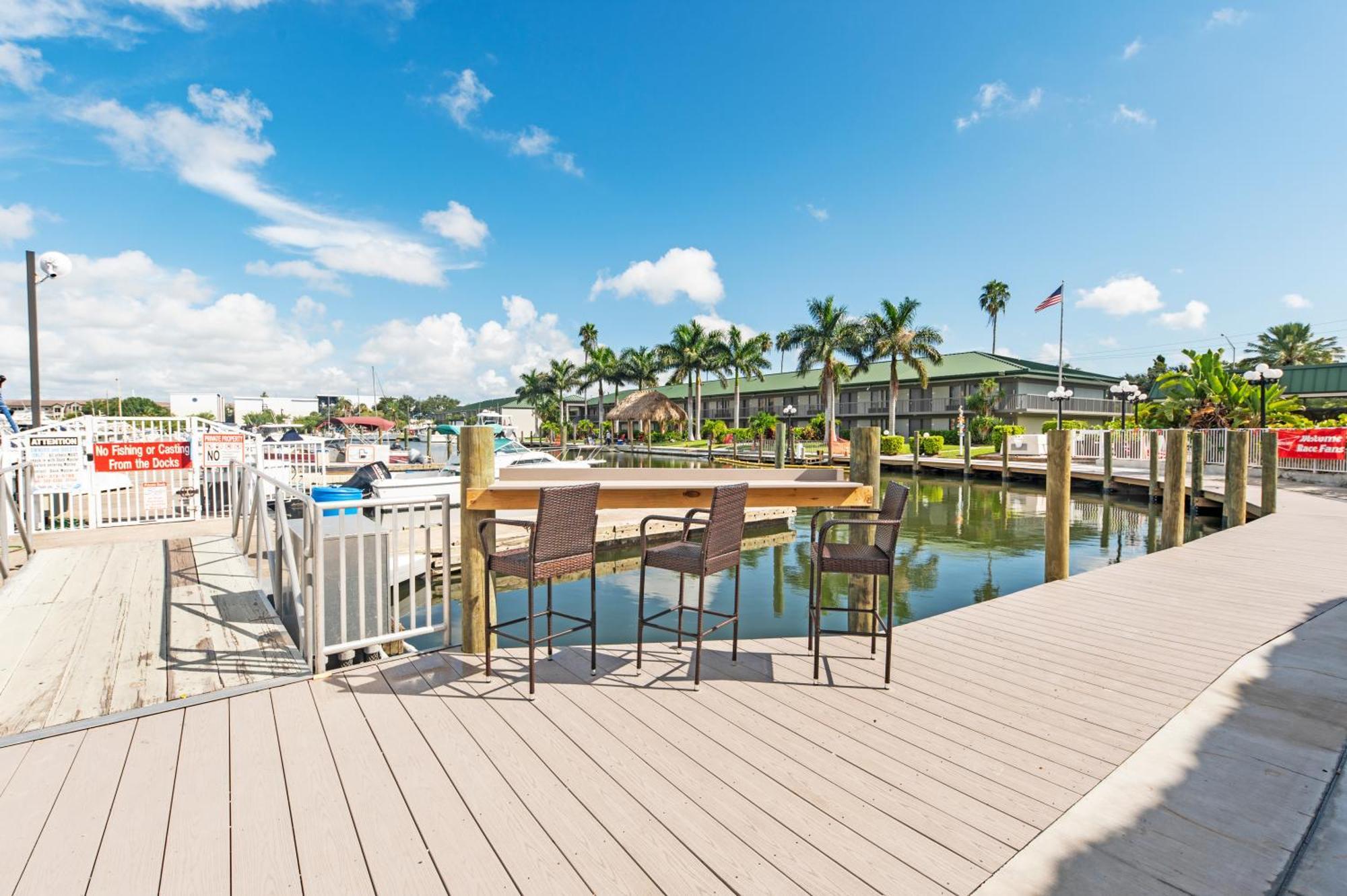 Aparthotel Bay Breeze South Bradenton Esterno foto